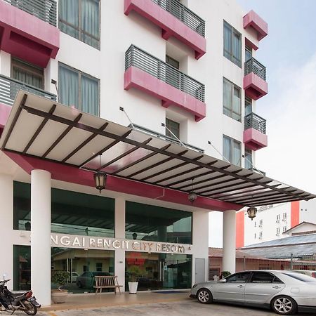 Oyo 90337 Sungai Rengit City Resort 3 Pengerang Exterior foto